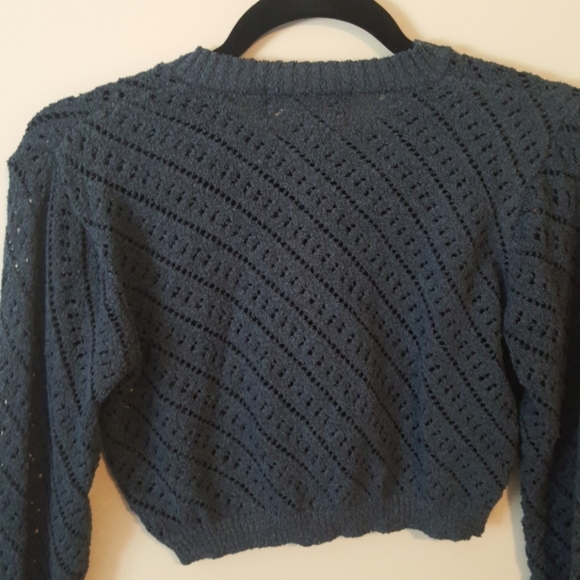 Capture Crocheted blue crop top button-up sweater - Picture 5 of 7